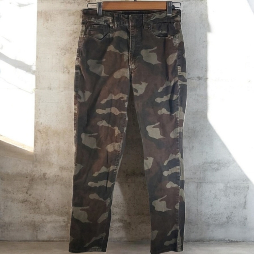 American Eagle Women's Size 6 Camouflage MOM Corduroy Pants Camo